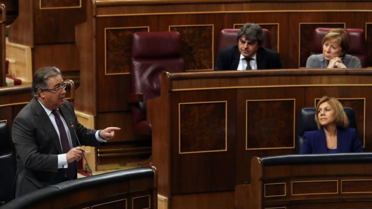 El ministro del Interior Juan Antonio Zoido en la sesion de control al Gobierno.