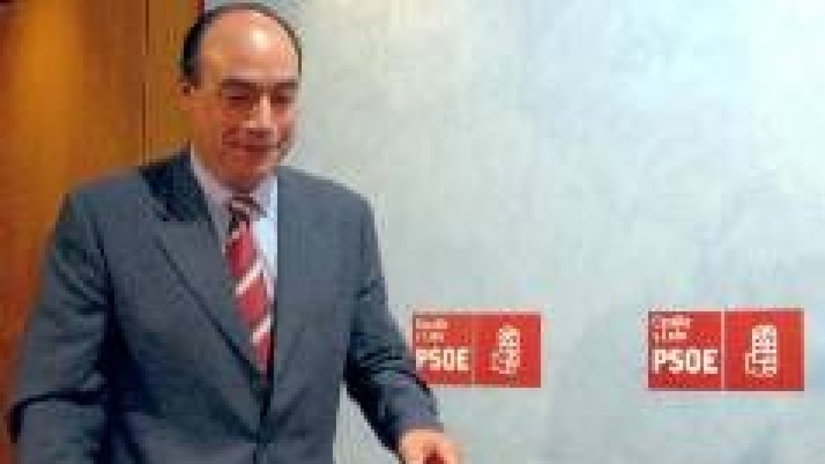 El portavoz socialista, Francisco Ramos, criticó los nombramientos «arbitrarios» de la Junta