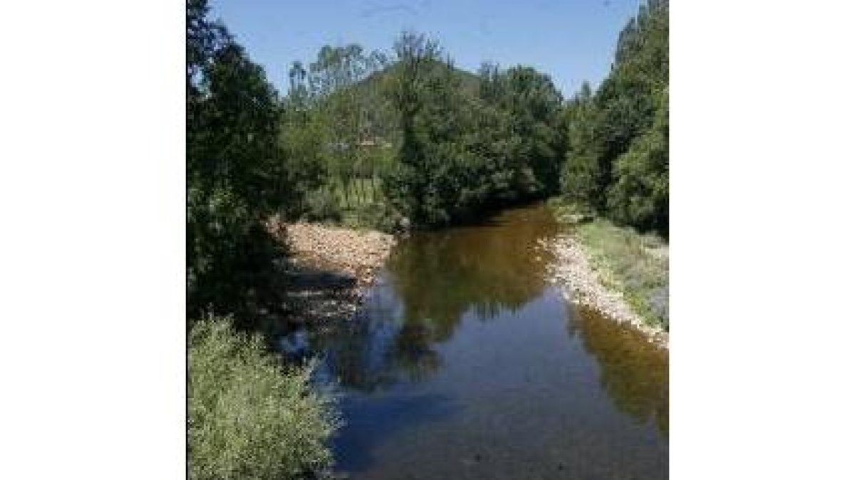 Un tramo del río Omaña, a su paso por el municipio de Riello