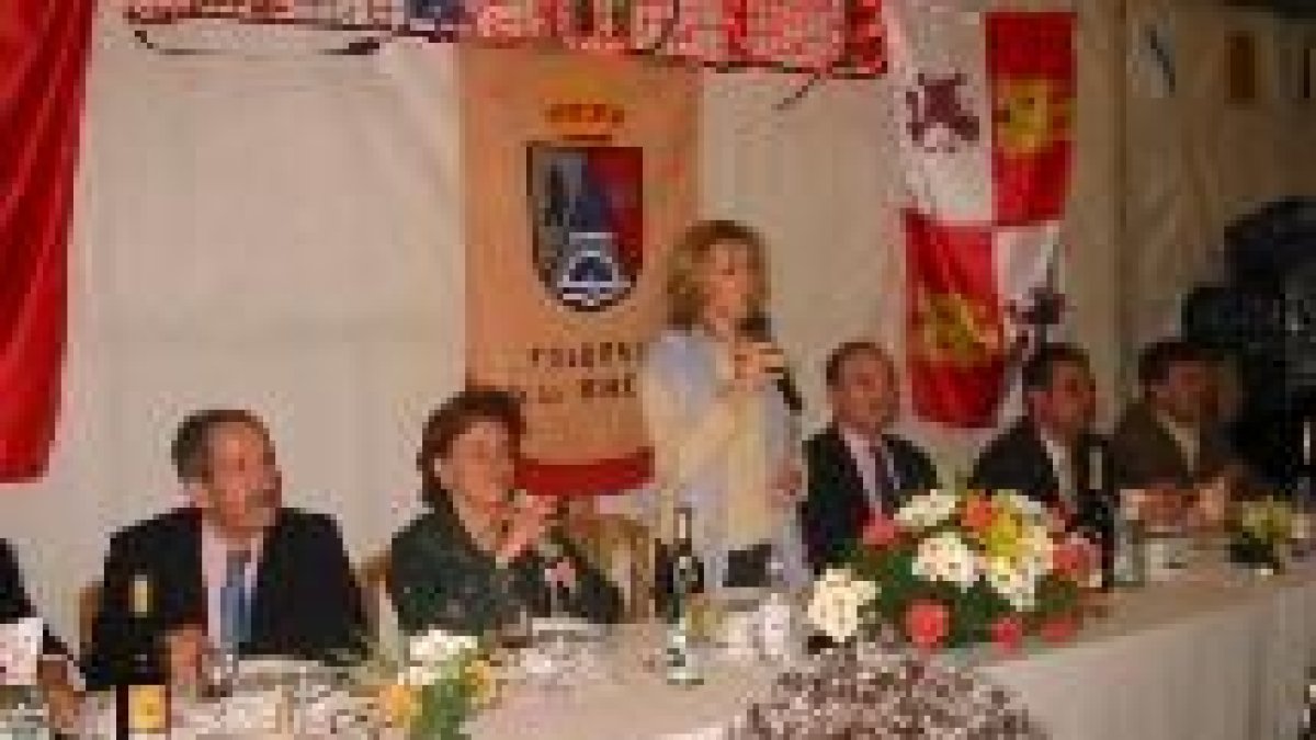 La directora de Comercio de la Junta fue la mantenedora del Festival del Botillo de La Ribera