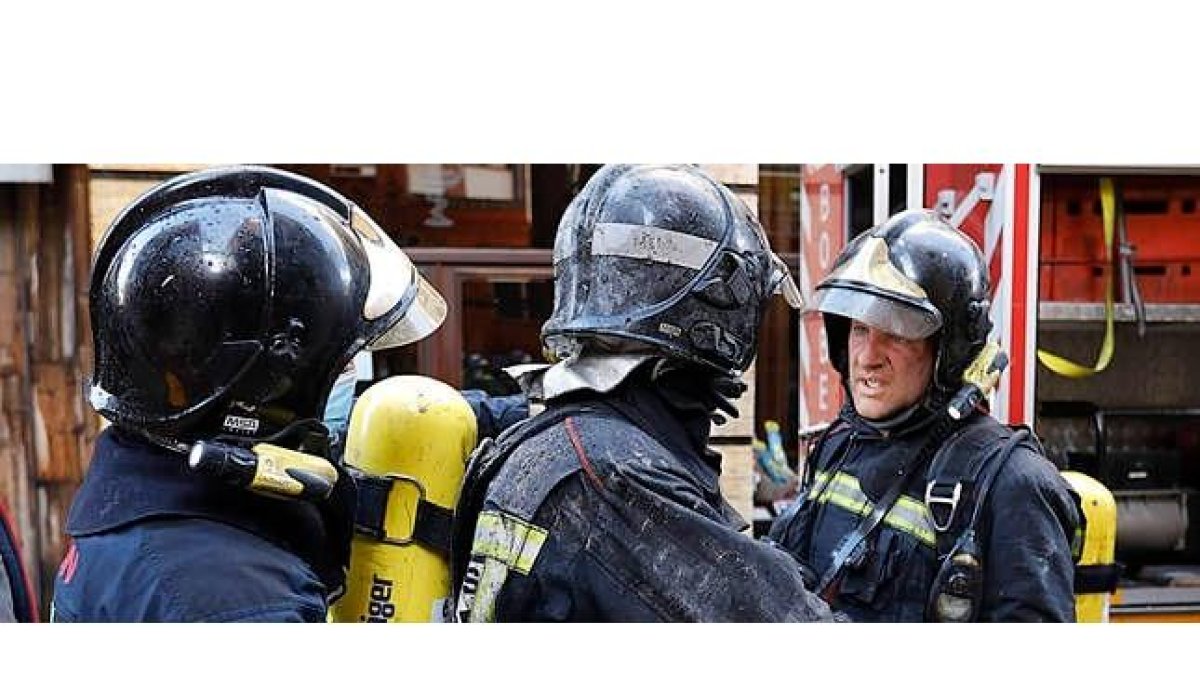 El cuerpo de bomberos de León cuenta con 68 miembros ahora. MARCIANO PÉREZ