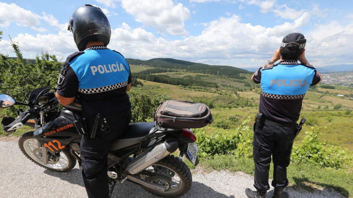 Imagen de archivo de vigilancia en los montes de Ponferrada para evitar incendios forestales. L. DE LA MATA