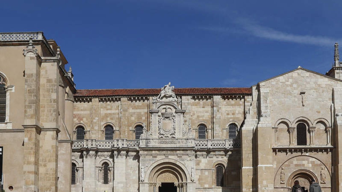 Las Cortes de León de 1188 se celebraron en el claustro de la Basílica de San Isidoro. FERNANDO OTERO