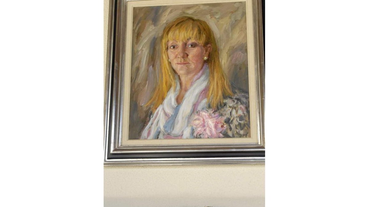 El retrato de Isabel Carrasco en la Diputación, cuando aún tenía flores.