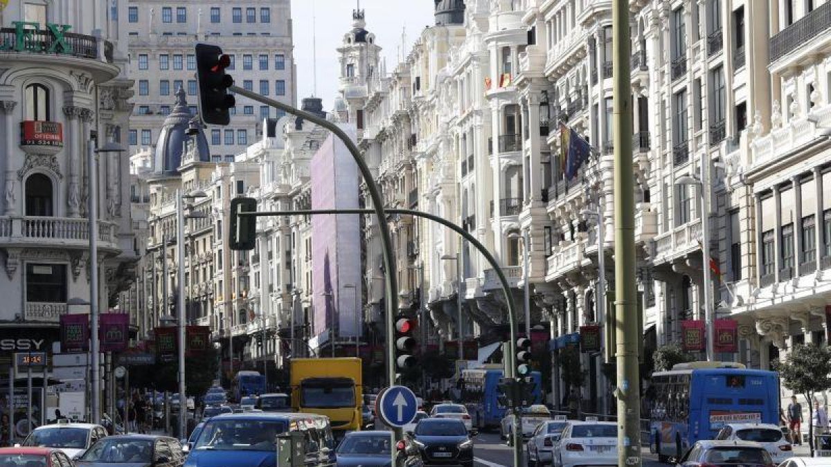 Imagen de la calle Gran Via de Madrid que será cerrada al tráfico.