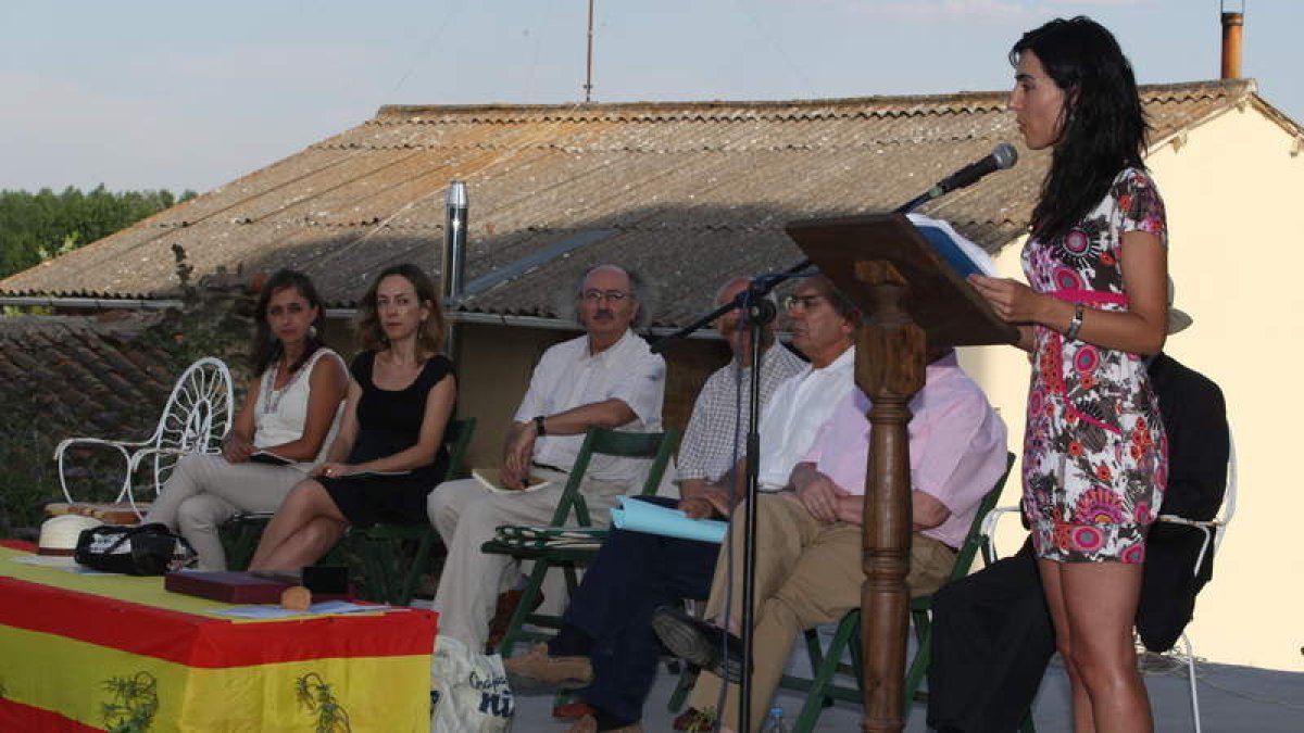 Una celebración de 2010 del certamen ‘Poesía para vencejos’ en Palacios de la Valduerna. NORBERTO