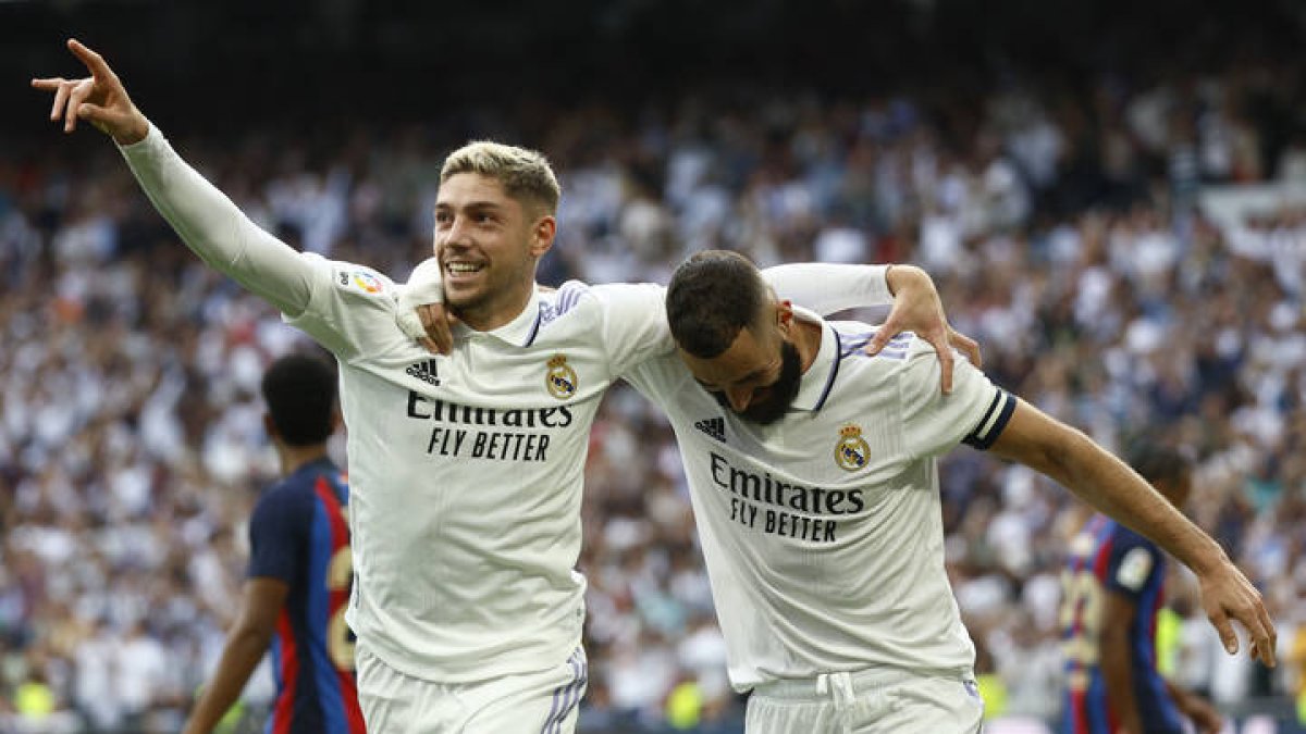 Valverde y Benzema encarrilaron el partido para el Real Madrid frente al Barcelona. JIMÉNEZ