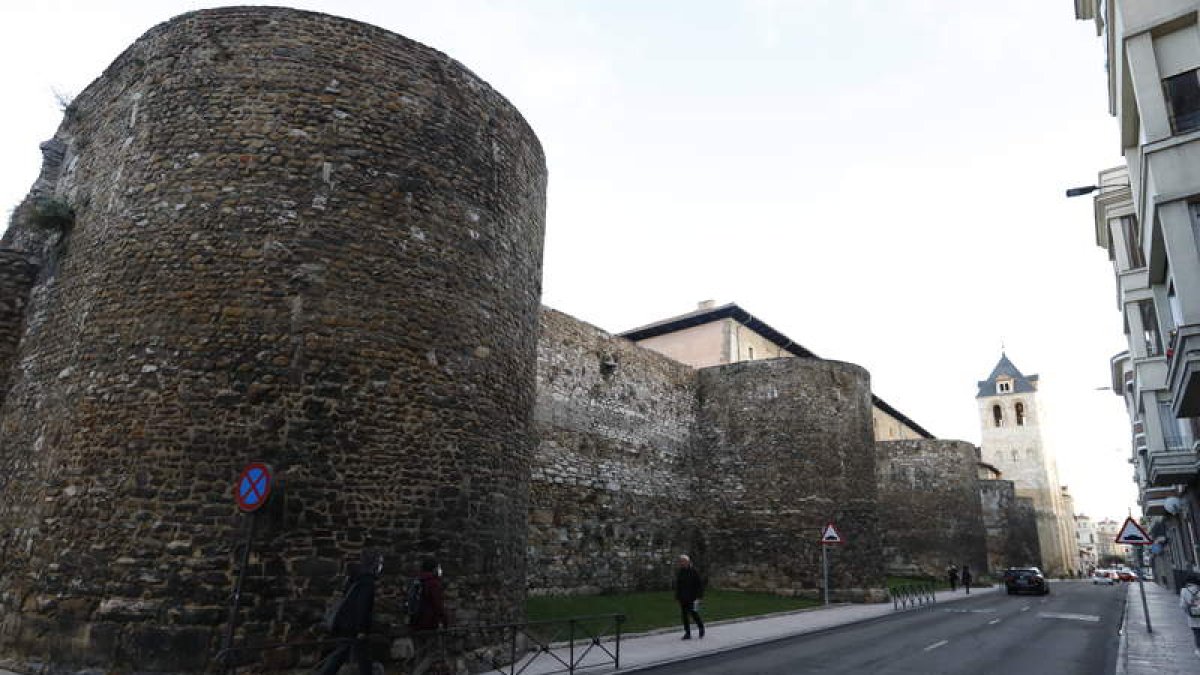 El proyecto se centra en el tramo de la avenida que va desde el cruce de la calle Abadía hasta la torre de San Isidoro. MARCIANO PÉREZ