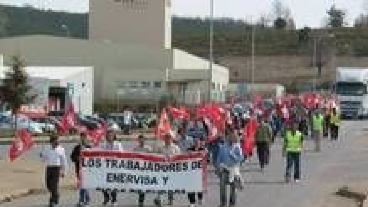 Un momento de la última marcha realizada por los trabajadores de Enervisa en la zona de Cistierna