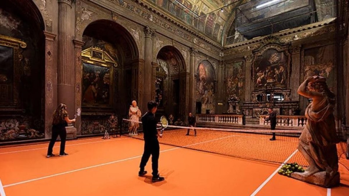 La pista en el interior del santuario.