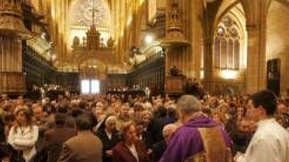 Una muchedumbre abarrotó la Catedral para asistir a la misa