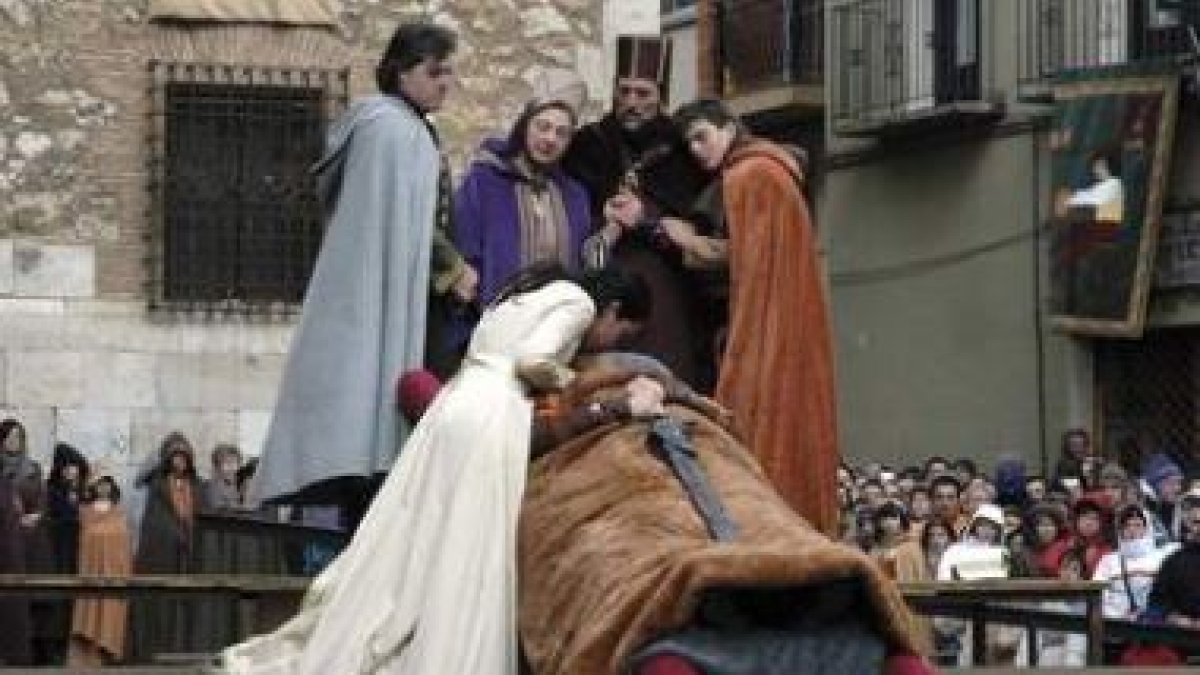 Representación de un funeral ambientado en la Edad Media.