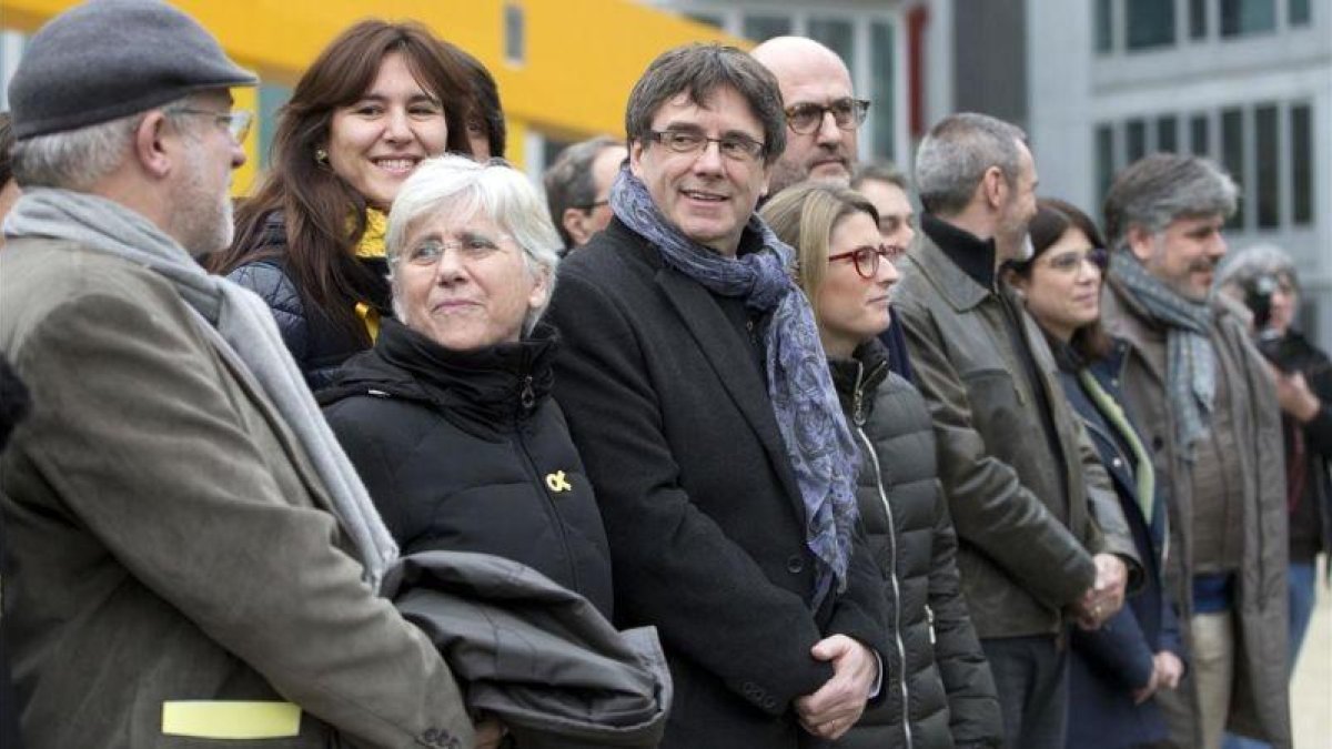 Encuentro de los diputados de Junts per Catalunya con Carles Puigdemont, este viernes en Bruselas.