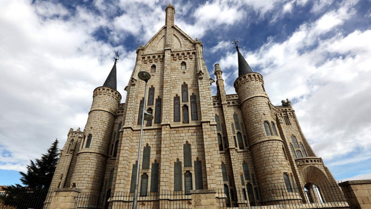 El Palacio de Gaudí sufrirá nuevas obras de restauración.