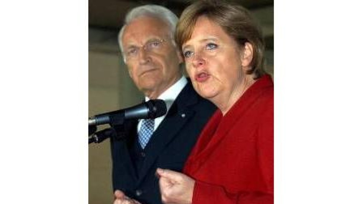 Merkel junto a Stoiber, el pasado miércoles en el  Parlamento alemán