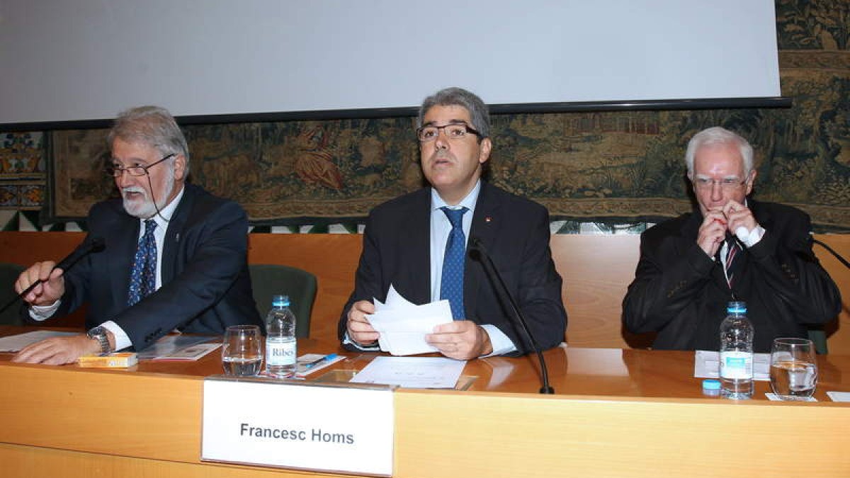 Joan Domènec, Francesc Homs y Jaume Sobreques en el congreso ‘Cataluña contra España.
