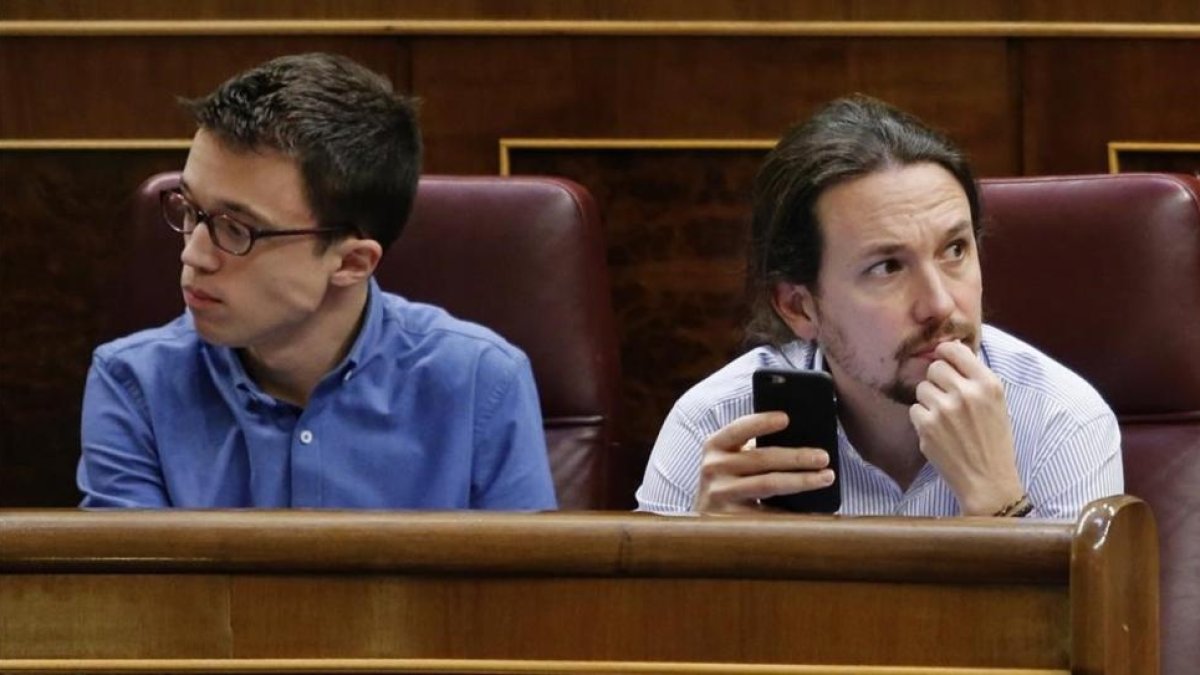 Pablo Iglesias e Íñigo Errejón, en el hemiciclo.