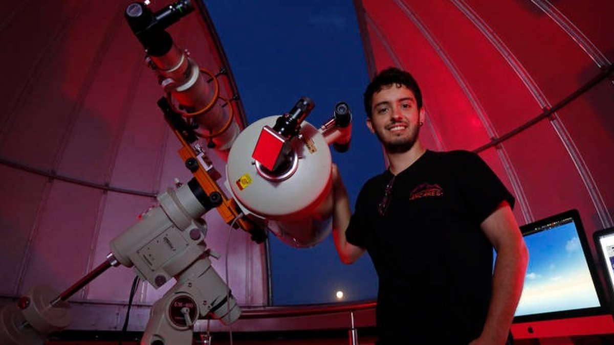 Conferencia de Pablo Rodríguez Ovalle en el observatorio astronómico del Coto Escolar. F. Otero Perandones.