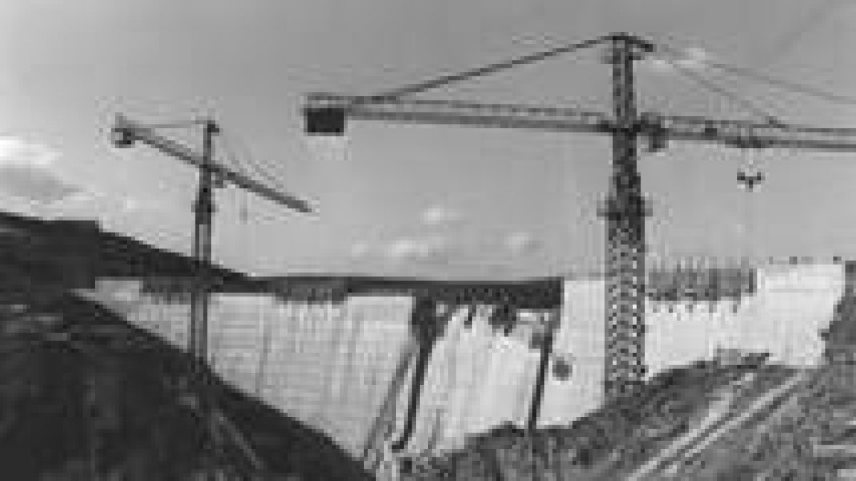 Imagen de archivo tomada durante las obras de construcción del embalse de Villagatón