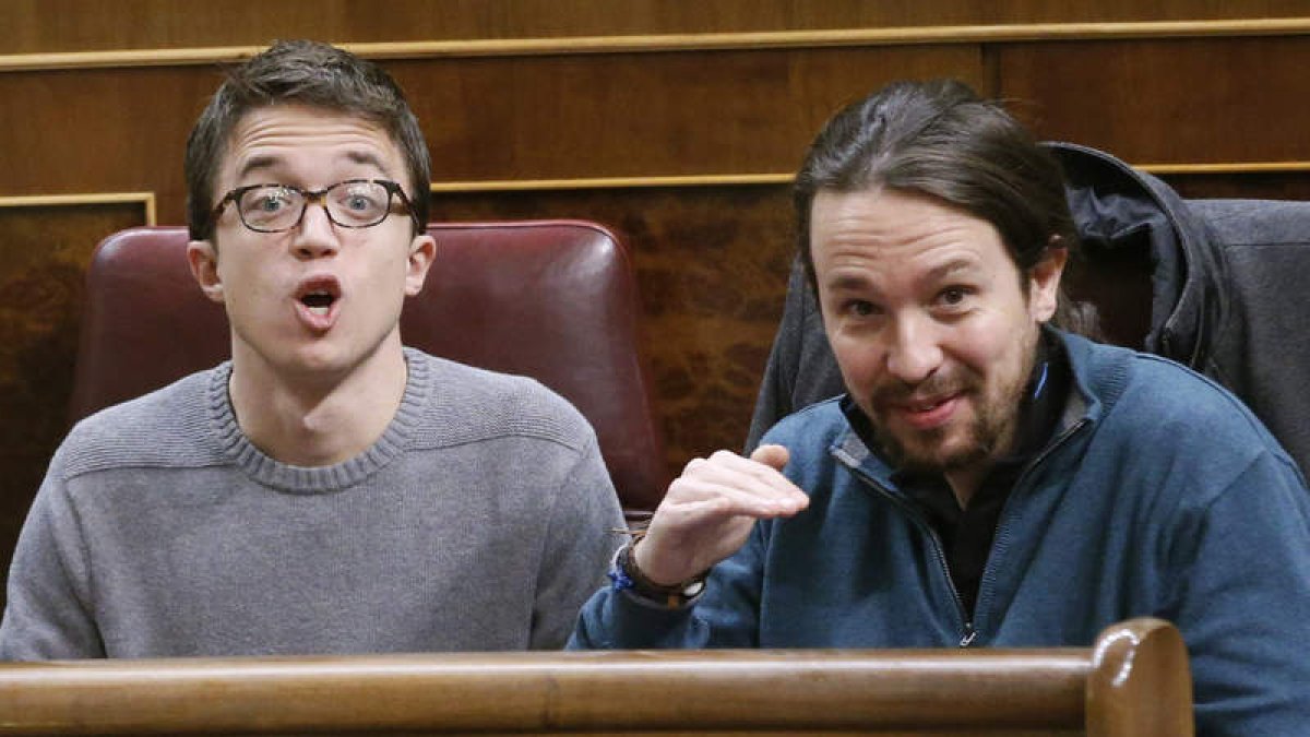 Íñigo Errejón y Pablo Iglesias, durante una sesión del Congreso de los Diputados. ZIPI