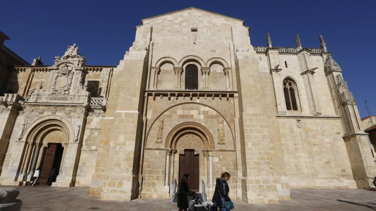 Exterior de la Basílica de San Isidoro