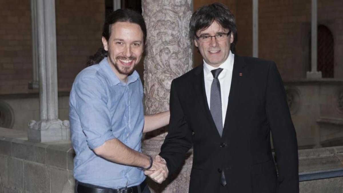 Pablo Iglesias y Carles Puigdemont, en su último encuentro, en abril de este año en el Palau de la Generalitat.