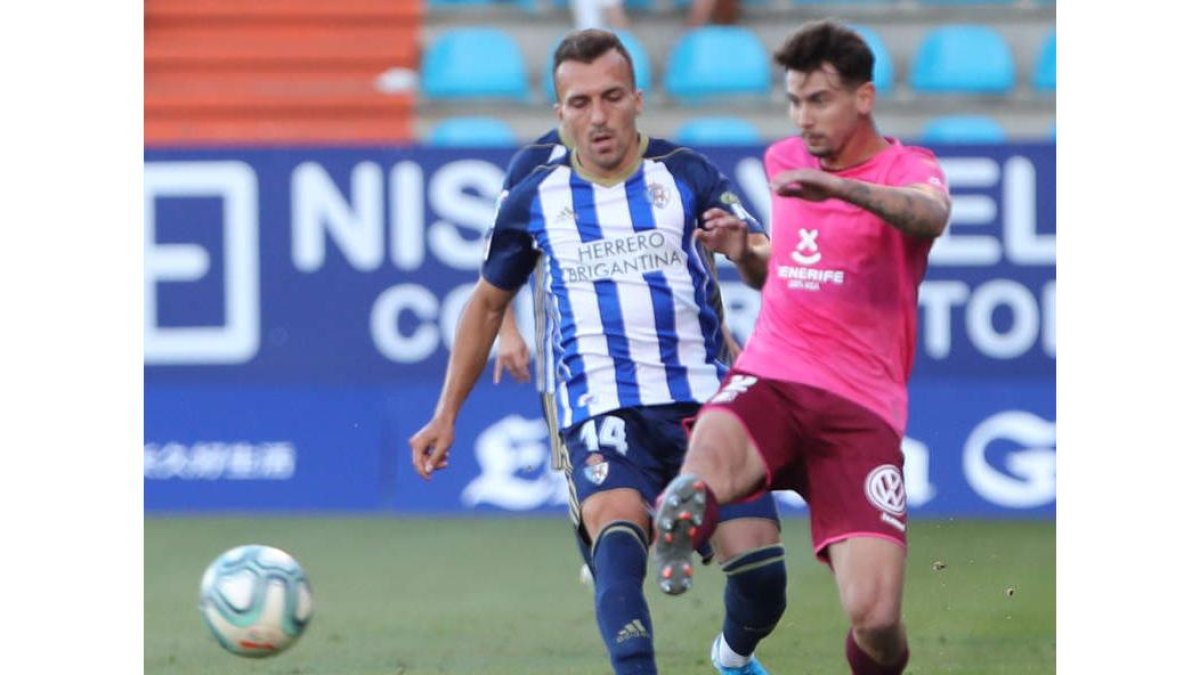 El Tenerife entrenará hoy en Ponferrada. L. DE LA MATA