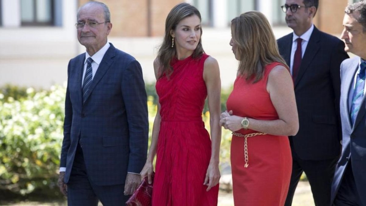 La reina Letizia y la presidenta de la Junta de Andalucía, Susana Díaz, con el alcalde de Málaga, Francisco de la Torre, el pasado 24 de julio.