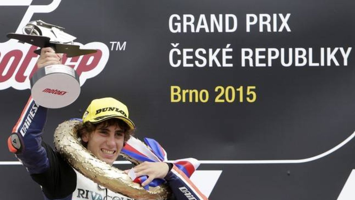 Niccolo Antonelli celebra su victoria en el GP de la República Checa.