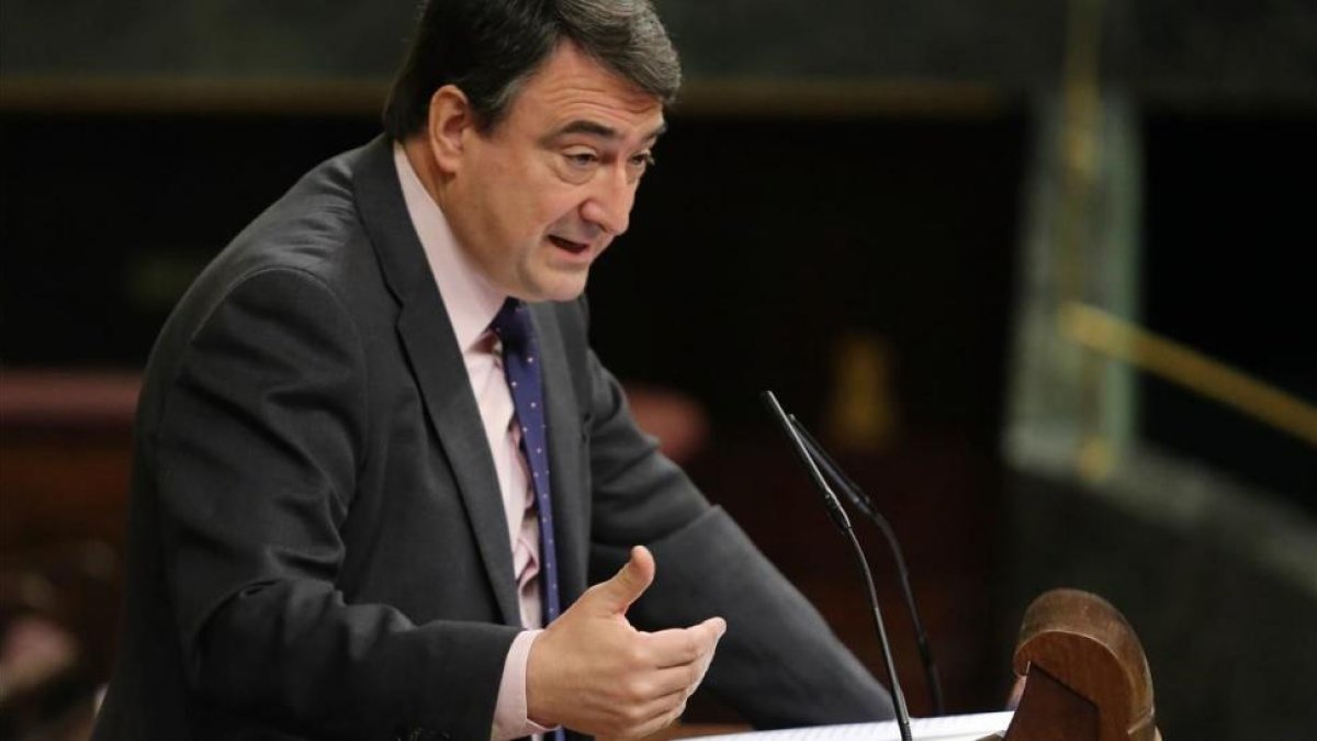 Aitor Esteban, portavoz del PNV, en el debate de pensiones del miércoles en el Congreso de los Diputados.