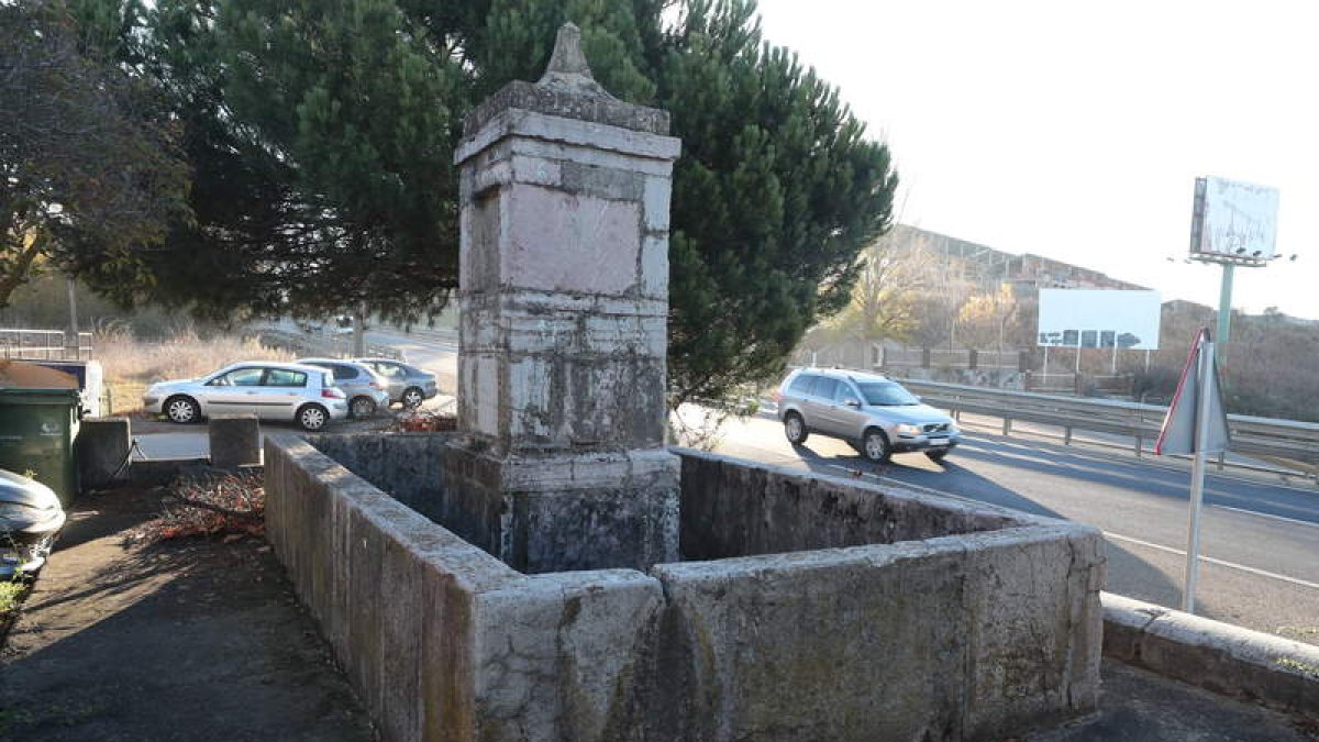 La fuente es de la época y estilo de la instalada en la plaza del Grano. RAMIRO