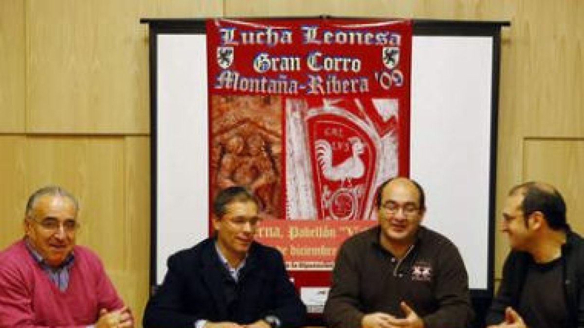 López Benito y federativos en la presentación del corro.