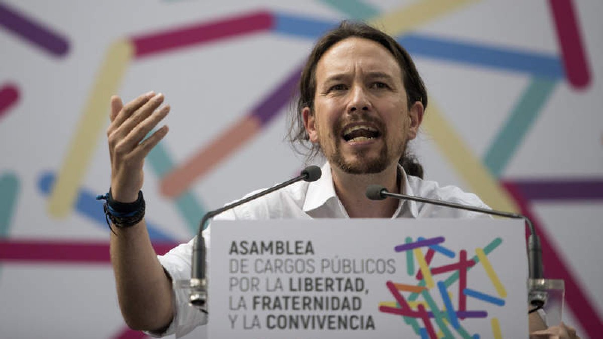 El líder de Unidos Podemos, Pablo Iglesias, durante la celebración del acto de ayer en Zaragoza. TONI GALAN