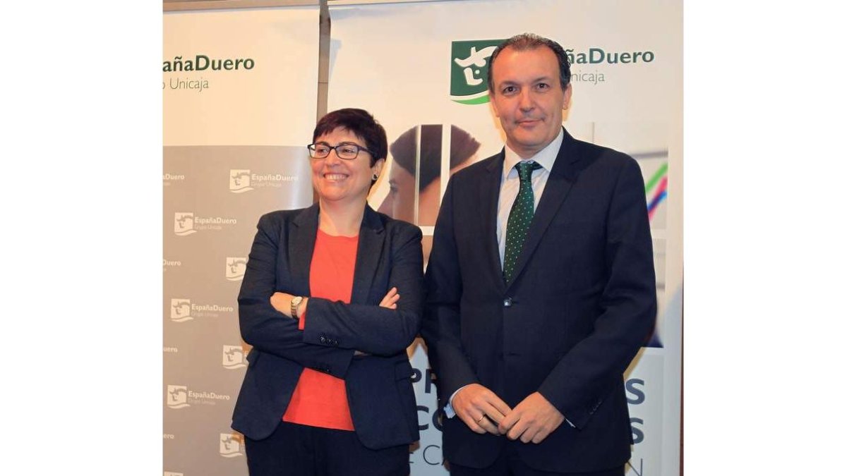 Felisa Becerra y Alberto Gurrionero presentaron el informe. GARCÍA
