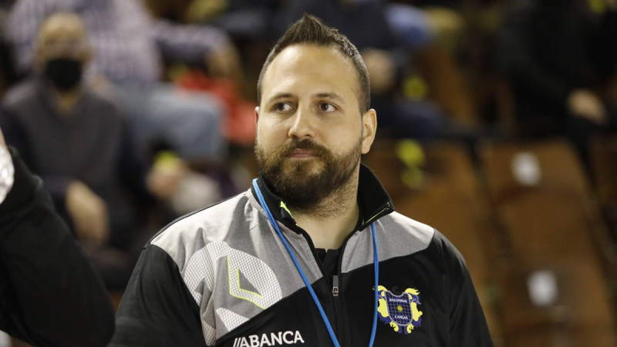 Nacho Moyano, entrenador del Cangas, suena con fuerza como uno de los candidatos al banquillo del Ademar si Cadenas no sigue. M. P.