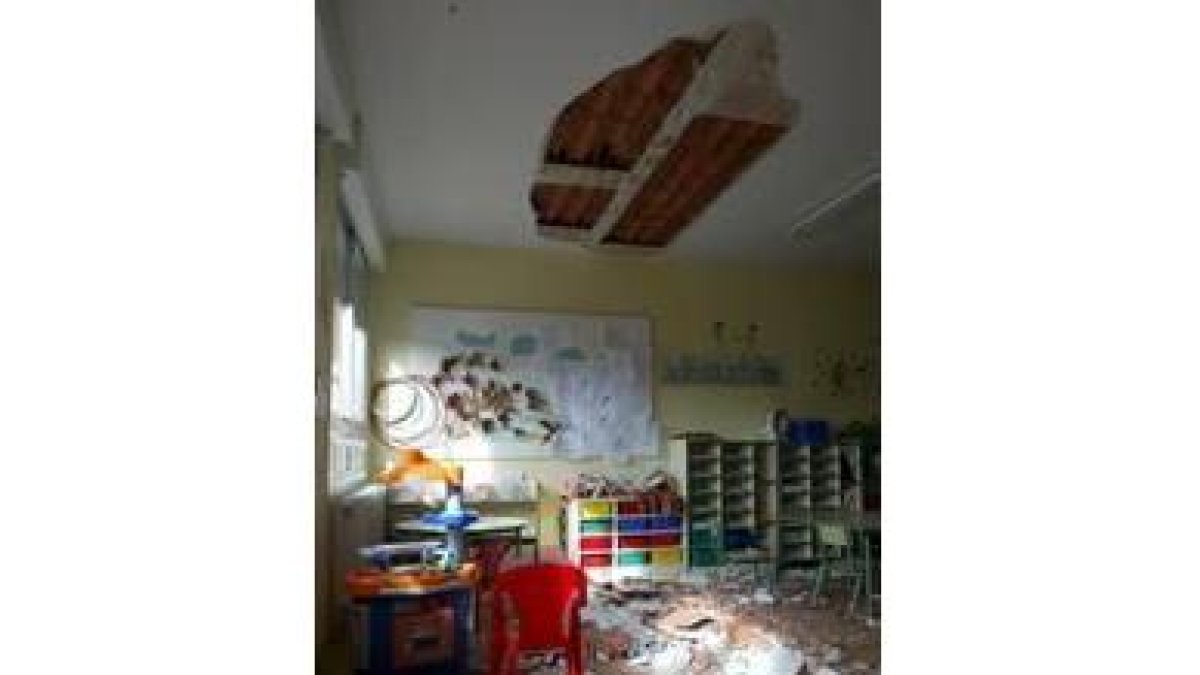 Parte del techo se desplomó cuando los 24 pequeños estaban en clase