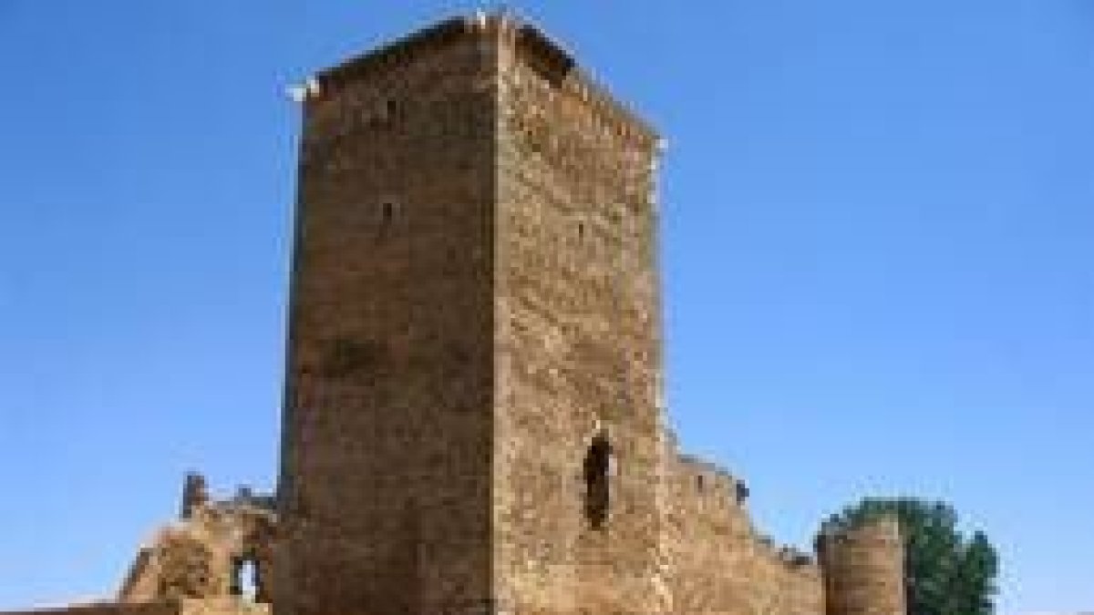 El castillo de los Quiñones, en Villanueva, forma parte de un proyecto que se ejecutará en dos años