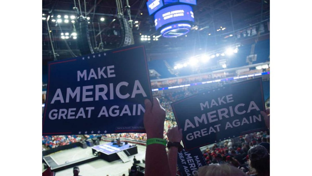 Trump no logró llenar en su primer mitin en plena pandemia. ALBERT HALIM