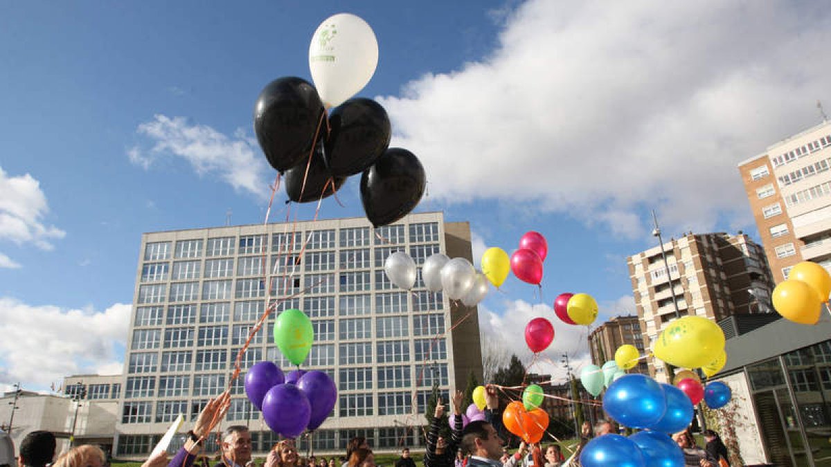 Suelta de globos en los actos conmemorativos del Día Internacional de la Discapacidad.