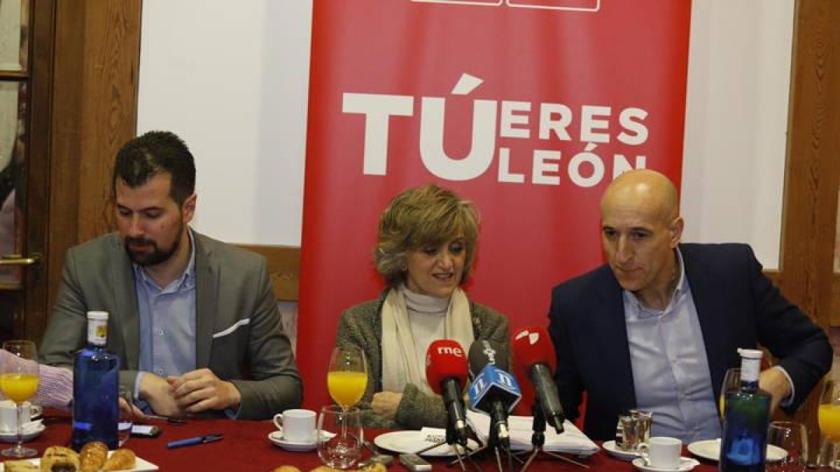 La ministra de Sanidad con Luis Tudanca y José Antonio Díez