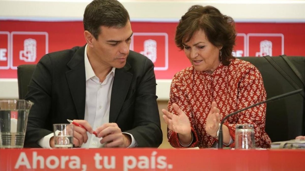 Pedro Sánchez y Carmen Calvo.