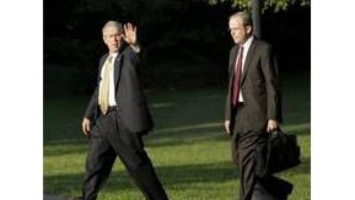 Bartlett (a la derecha) empezó a colaborar con Bush en el 93