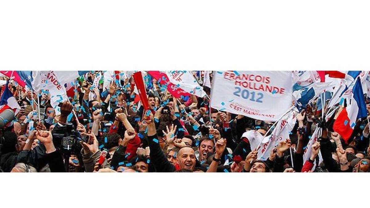 Simpatizantes de Hollande celebran la victoria en la plaza de la Bastilla.