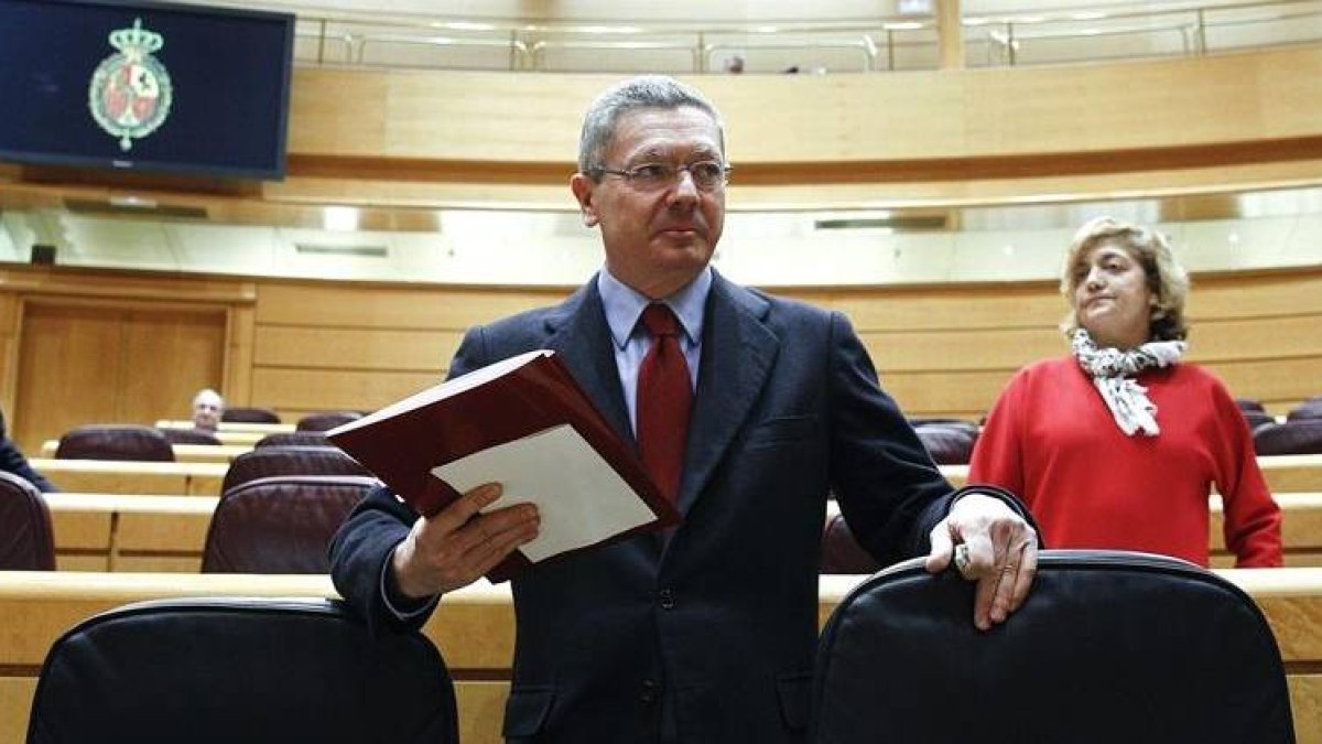El ministro de Justicia, Alberto Ruiz-Gallardón, durante la sesión de control al Gobierno celebrada esta tarde en el pleno del Senado.