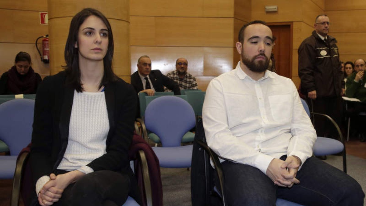 Rita Maestre y Héctor Meleiro durante el juicio que se celebró ayer. javier lizón