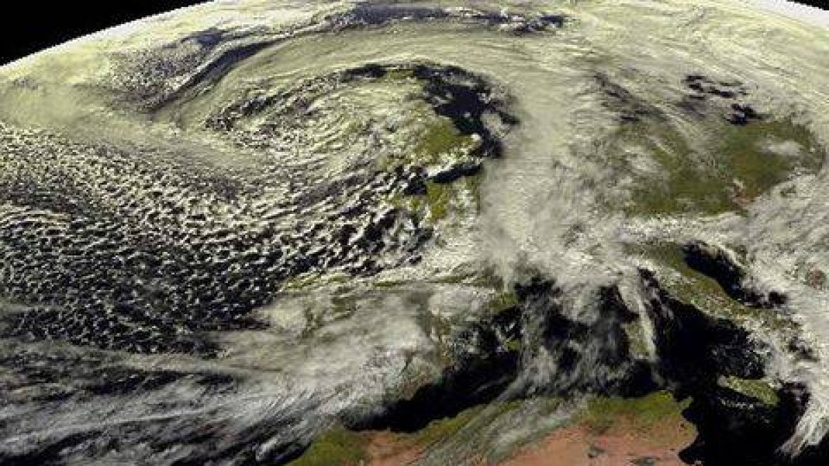Imagen tomada por el satélite Meteosat que anuncia para mañana, domingo, vientos fuertes en toda la península y Baleares, sobre todo en el litoral gallego, y lluvias localmente fuertes en todo el cuadrante suroccidental y en Galicia.