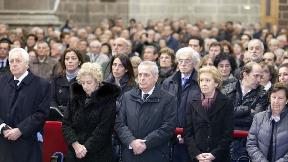 Familiares y amigos durante la misa funeral en menoria de Adolfo Suárez.