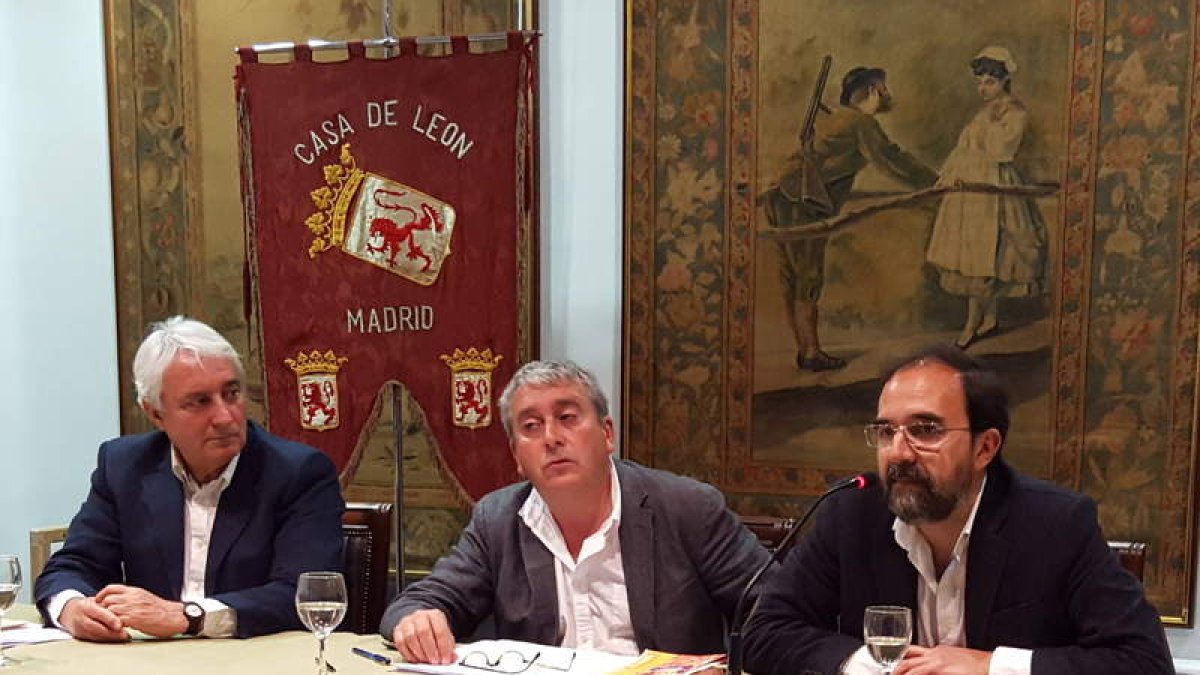 José María Hidalgo, de la Casa de León; y los especialistas Javier Gómez-Montero y Carlos Fortea. DL