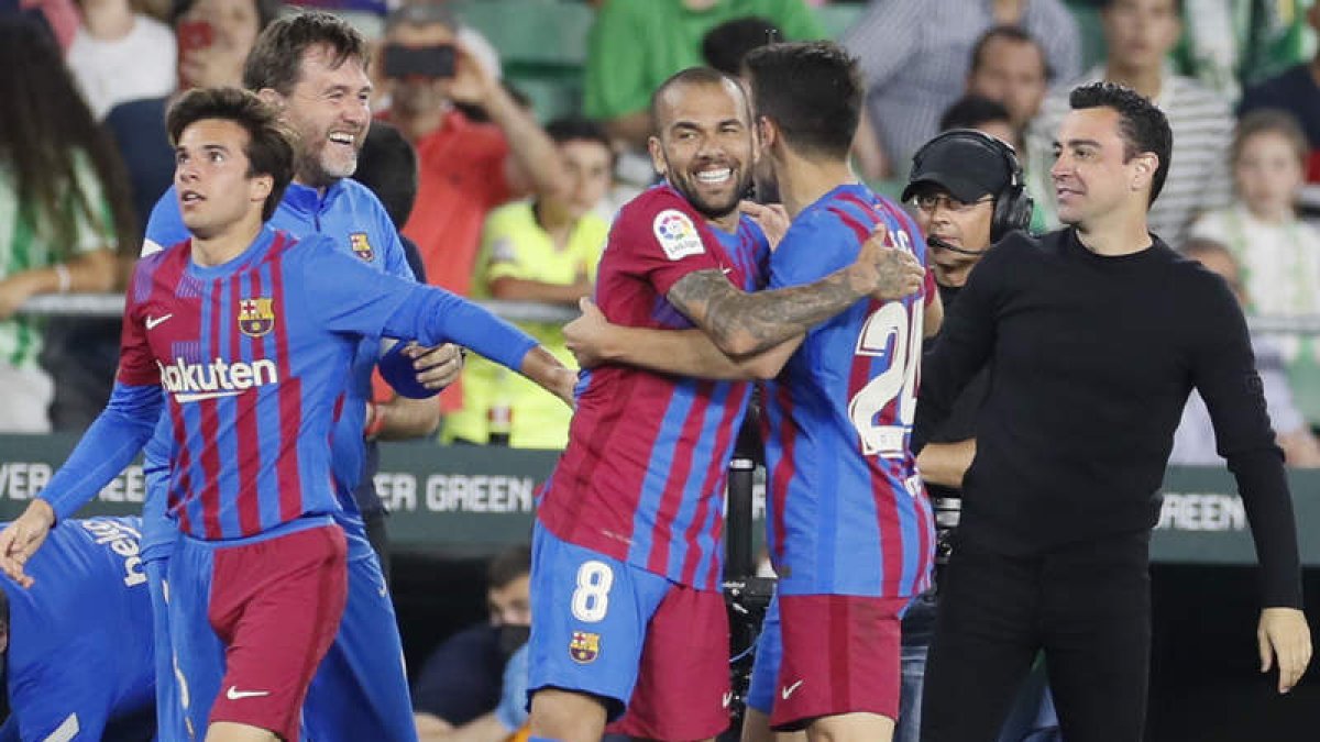 Los jugadores del FC Barcelona celebran el gol de Jordi Alba que dio la victoria a los dirigidos por Xavi Hernández. VIDAL
