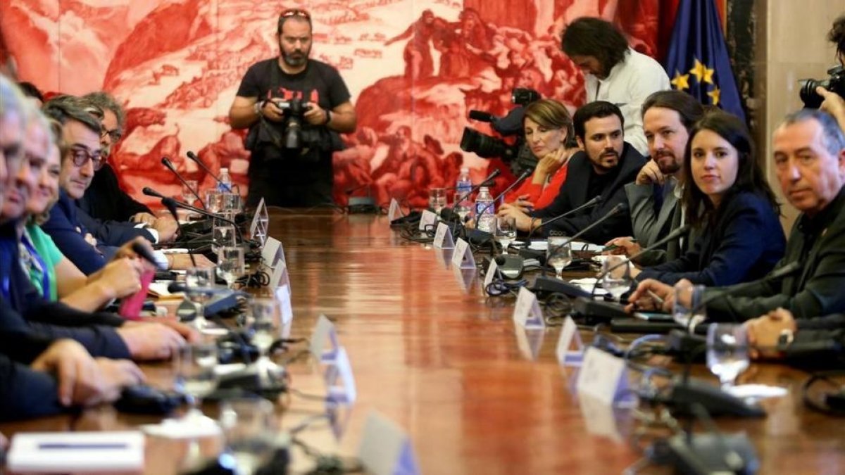 Asamblea con la participación de Podemos, PDECat, ERC, PNV y Compromís, sobre Cataluña